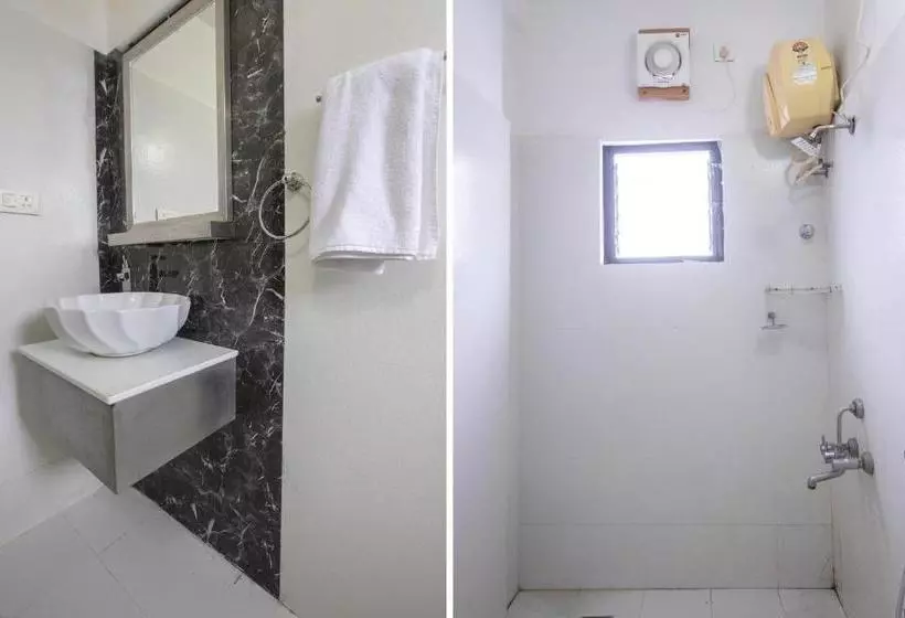 ホテル Capital O 67373 Bhagayam Suites