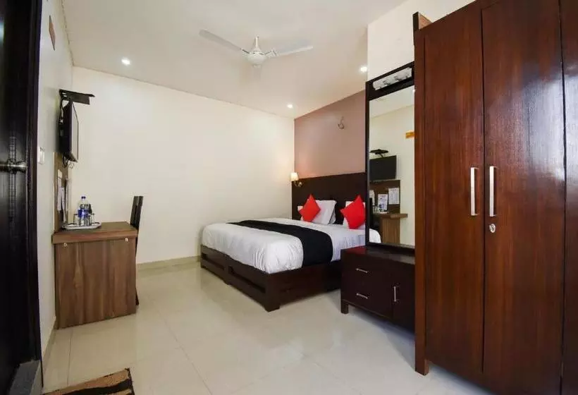 ホテル Parjaat Residency