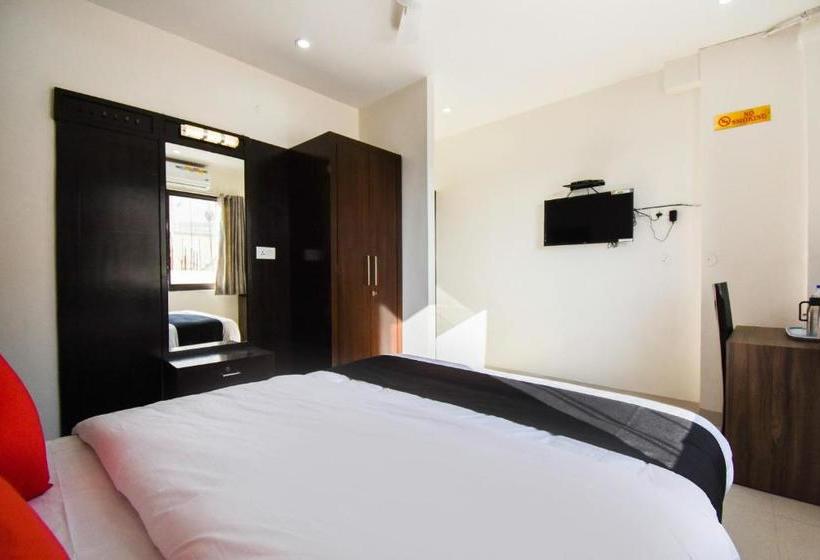 Hotel Parjaat Residency