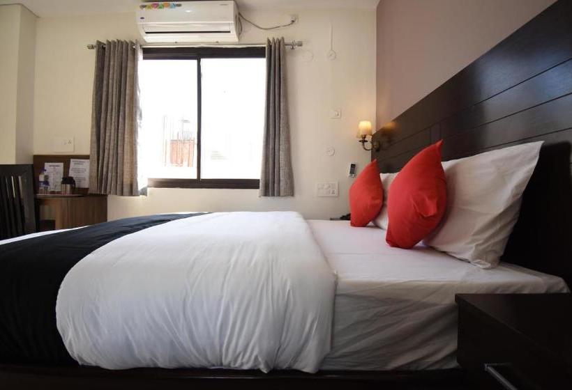 Hotel Parjaat Residency