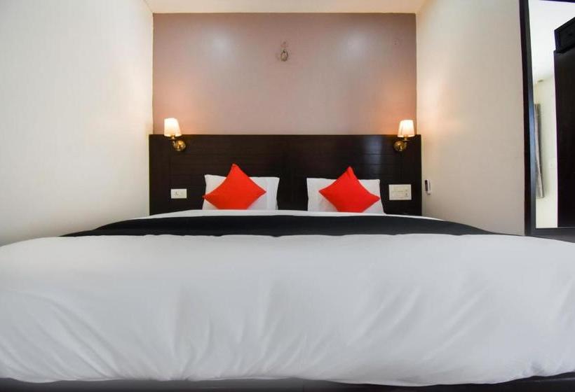 Hotel Parjaat Residency