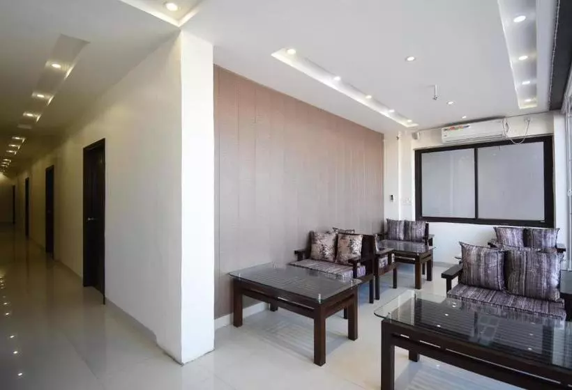 ホテル Parjaat Residency