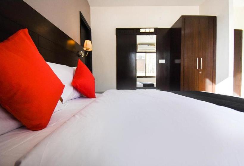 Hotel Parjaat Residency