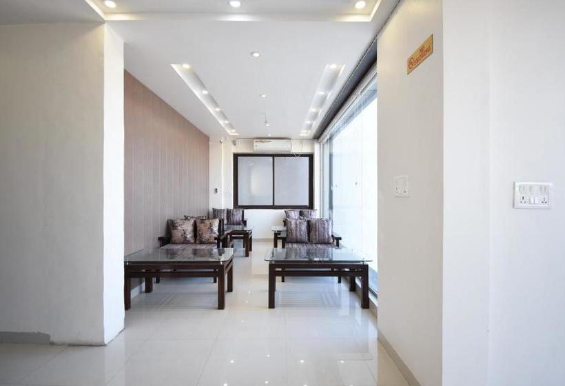 Hotel Parjaat Residency