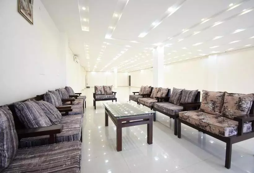ホテル Parjaat Residency