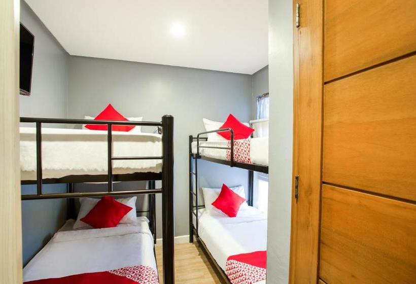 ホテル Oyo 521 Bacaca Suites