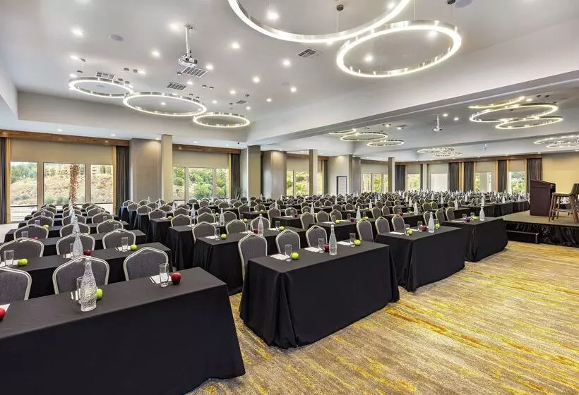 ホテル Doubletree By Hilton Pomona