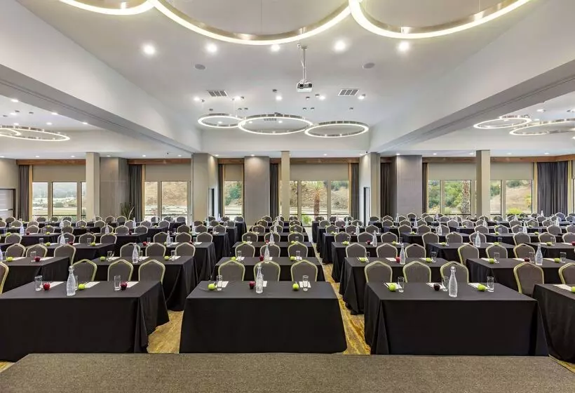 ホテル Doubletree By Hilton Pomona