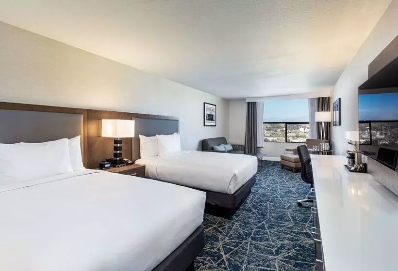 ホテル Doubletree By Hilton Pomona