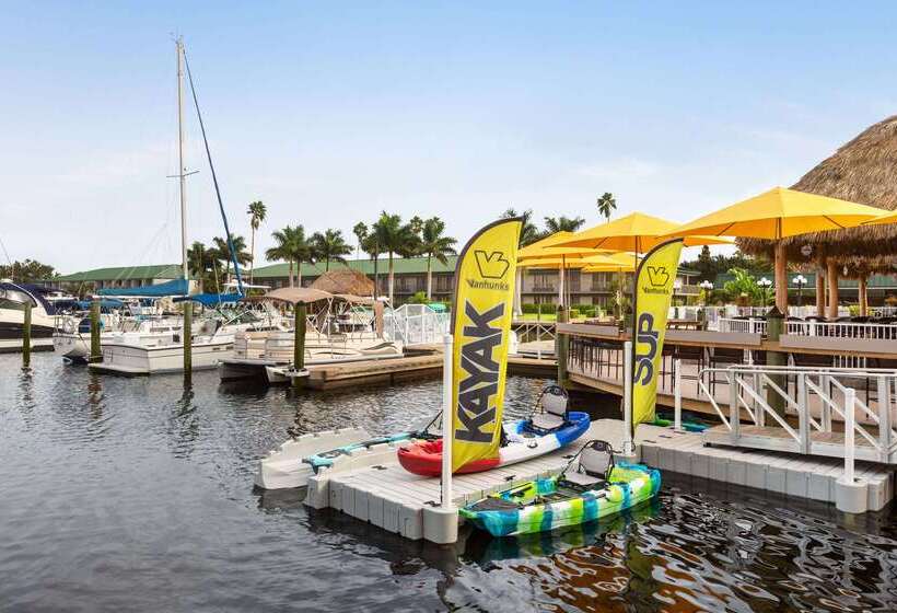 בית מלון כפרי Ramada By Wyndham Sarasota Waterfront