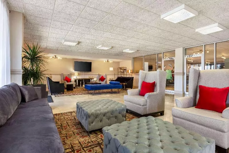 فندق Ramada By Wyndham Sarasota Waterfront