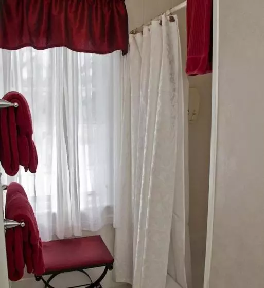 فندق Seven South Street Inn B & B