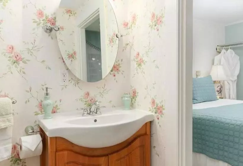 فندق Seven South Street Inn B & B