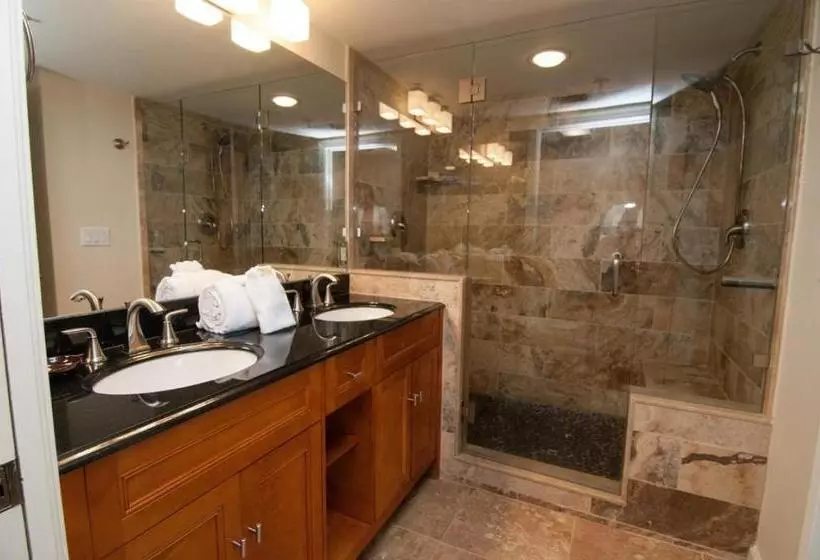 Shell Island Beach Club #7b