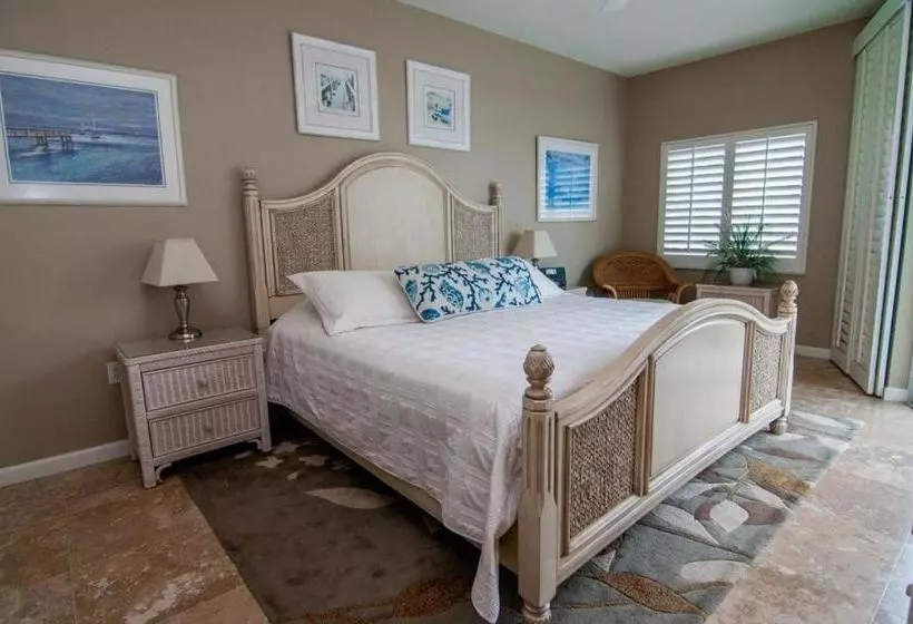 Shell Island Beach Club #7b