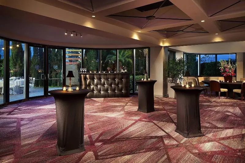 Отель Sheraton Gateway Los Angeles