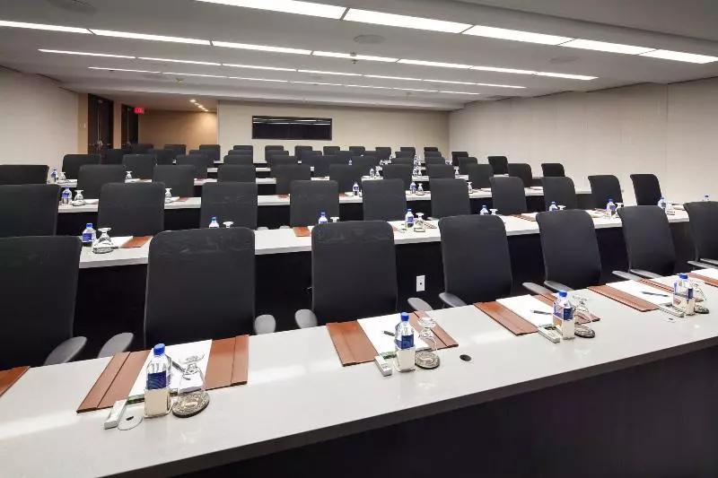 Отель Sheraton Gateway Los Angeles