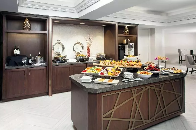 Отель Sheraton Gateway Los Angeles