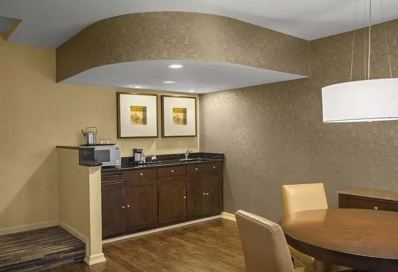 호텔 Sheraton Suites Akron Cuyahoga Falls