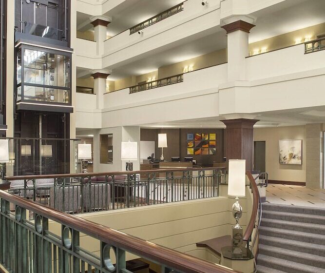 호텔 Sheraton Suites Akron Cuyahoga Falls