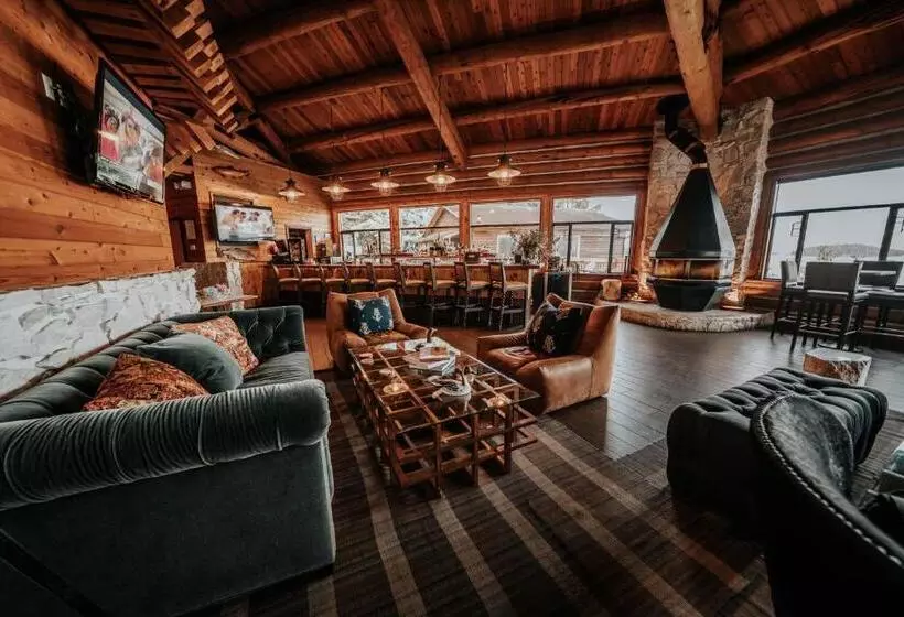 Salmon Falls Resort