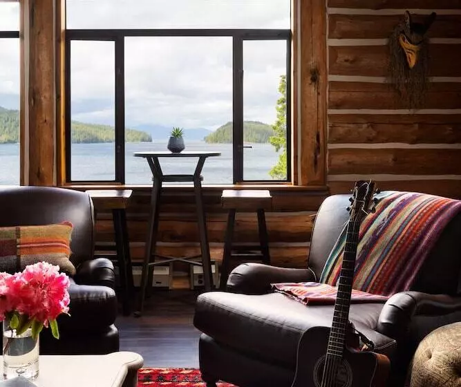 Salmon Falls Resort