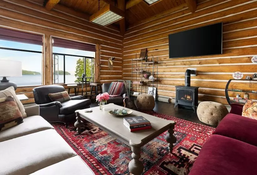Salmon Falls Resort