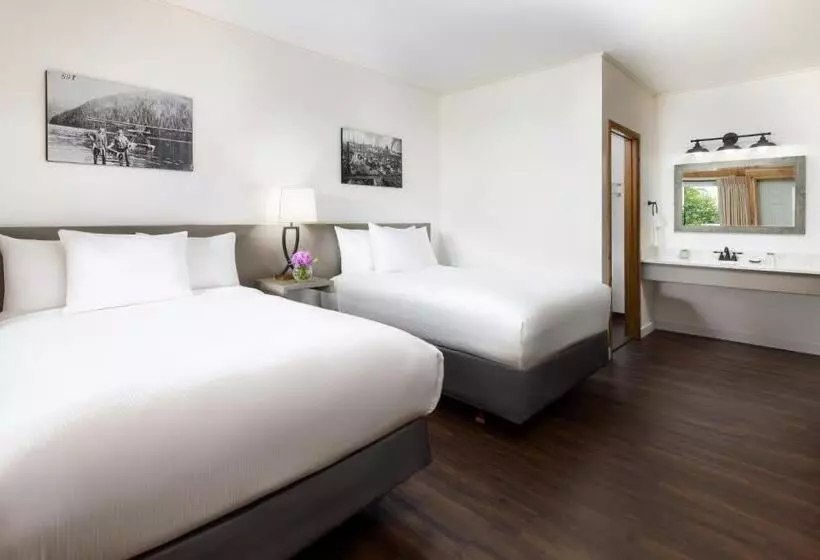 Salmon Falls Resort