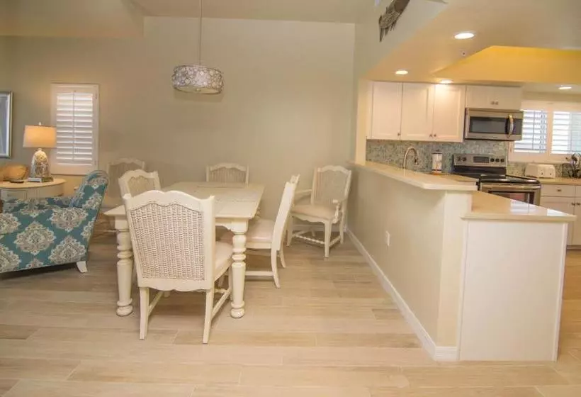 Shell Island Beach Club #7b