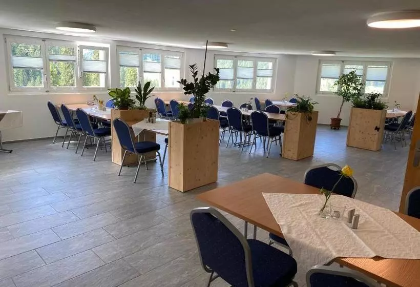 ユースホステル Gasthaus Edelweiss