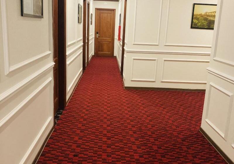 Paragon Noi Bai Hotel & Pool