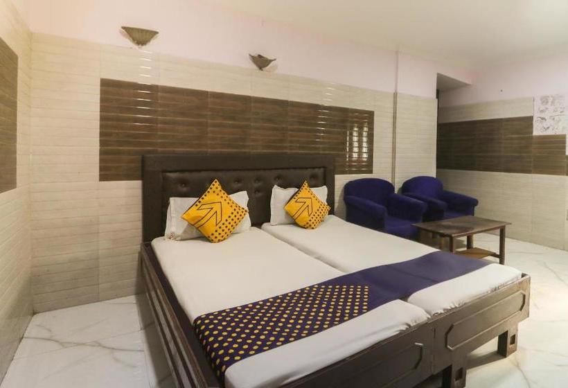 Hotell Spot On 66300  Maitry