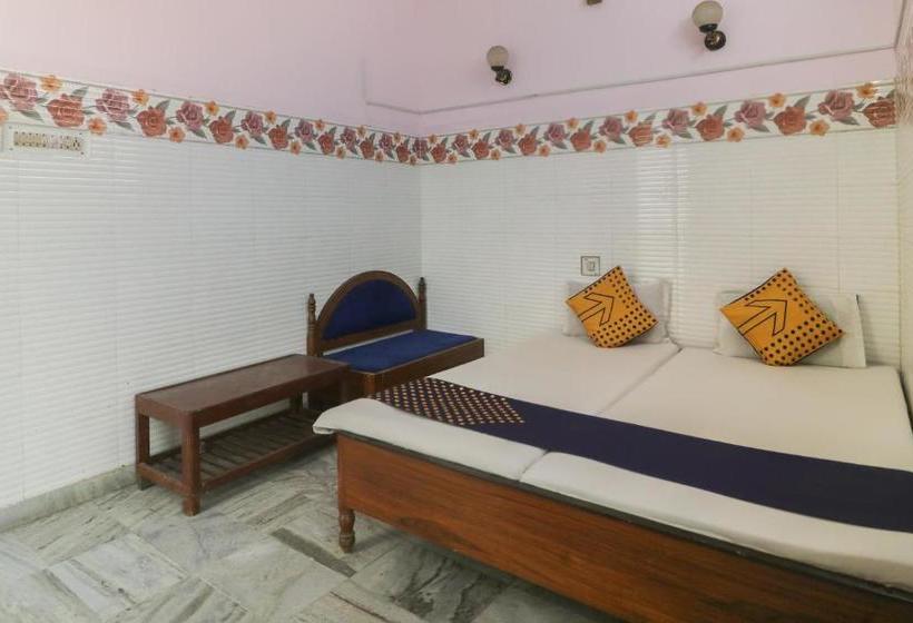 Hotell Spot On 66300  Maitry