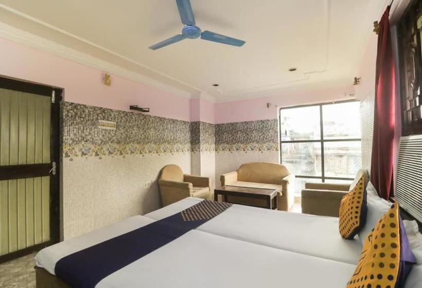 Hotell Spot On 66300  Maitry