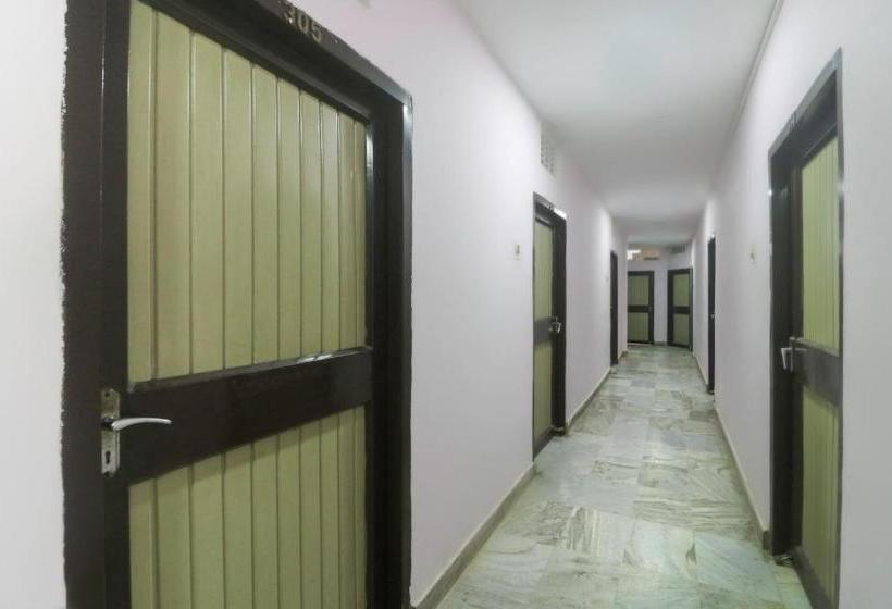 Hotell Spot On 66300  Maitry