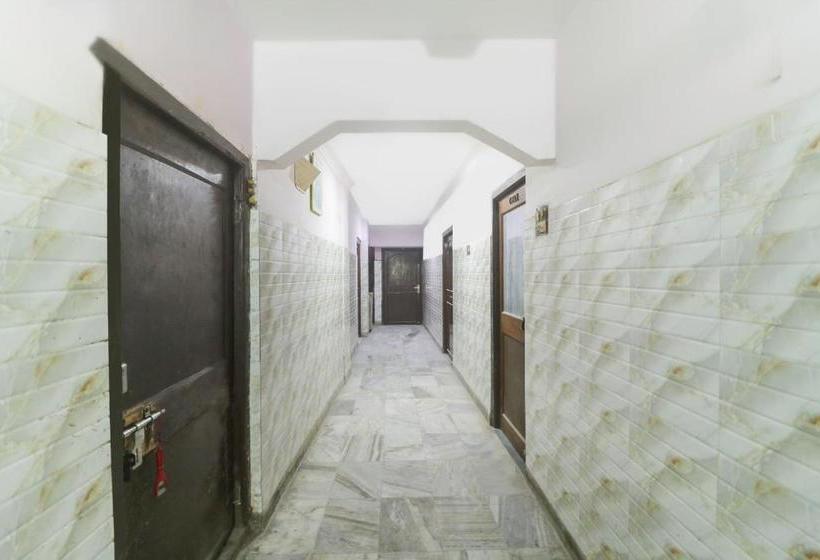 Hotell Spot On 66300  Maitry