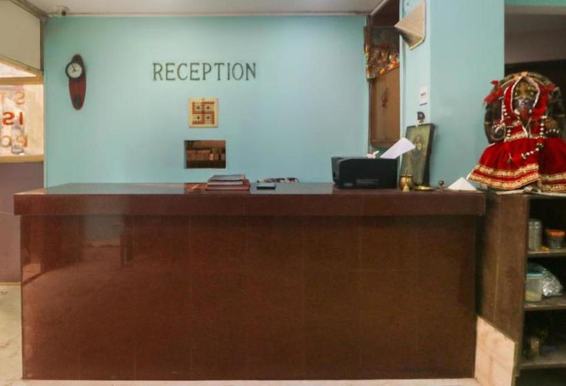 Hotell Spot On 66300  Maitry