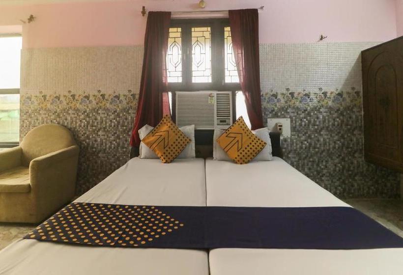 Hotell Spot On 66300  Maitry