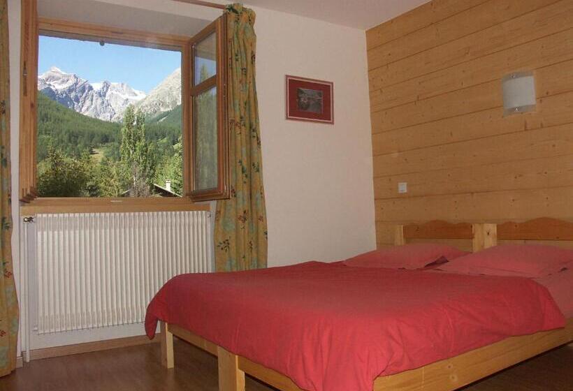 بنسيون Gite Le Flourou