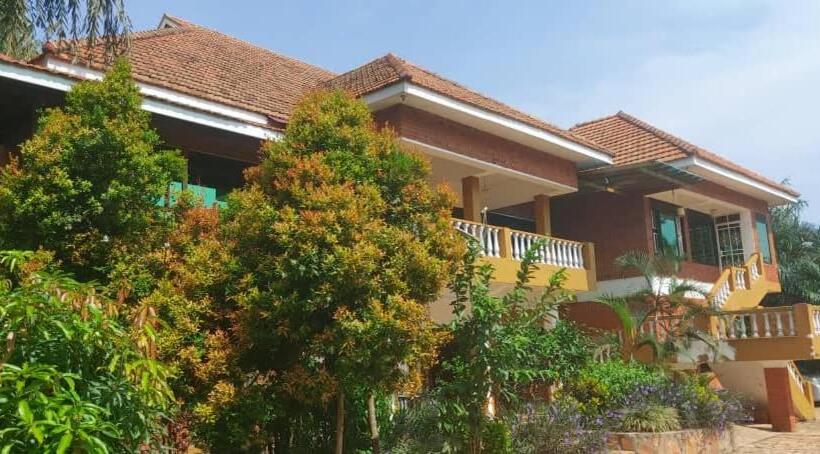 پانسیون Hibis Hotel Entebbe