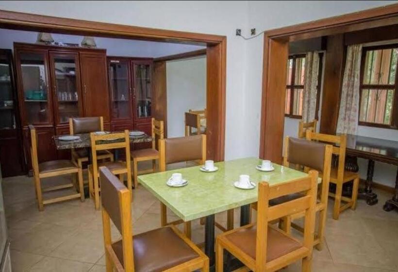 پانسیون Hibis Hotel Entebbe