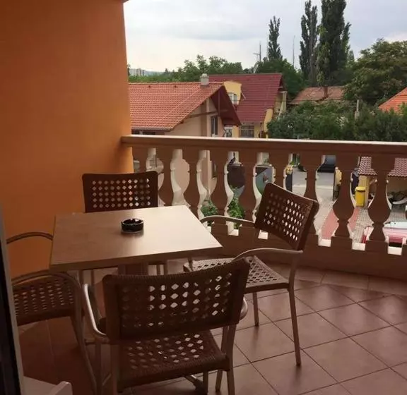 Majatalo Studio Florida