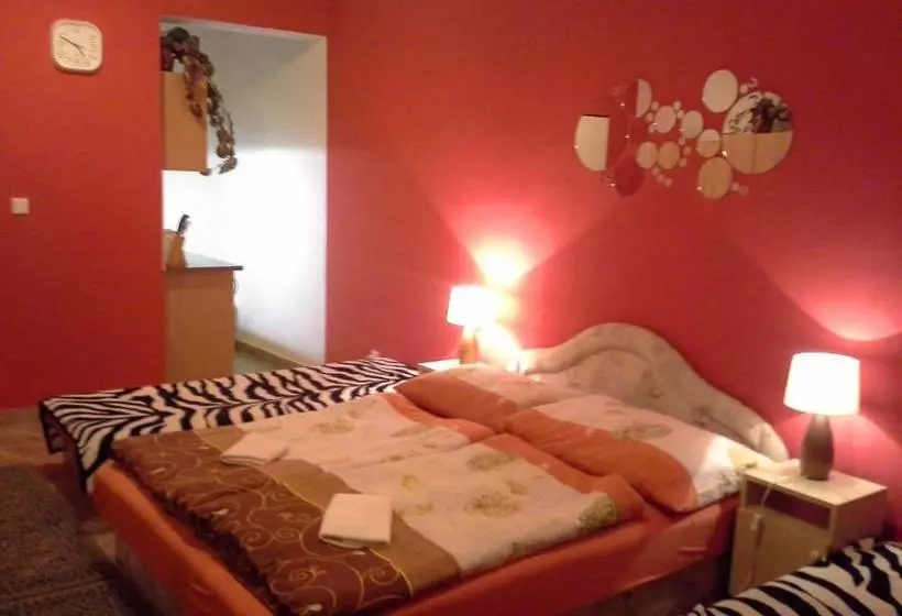 Majatalo Studio Florida