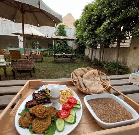 پانسیون The Grand Pyramids View