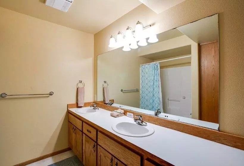 29sl   Hot Tub   Sauna   Bbq   Shuffle Board   Sleeps 11