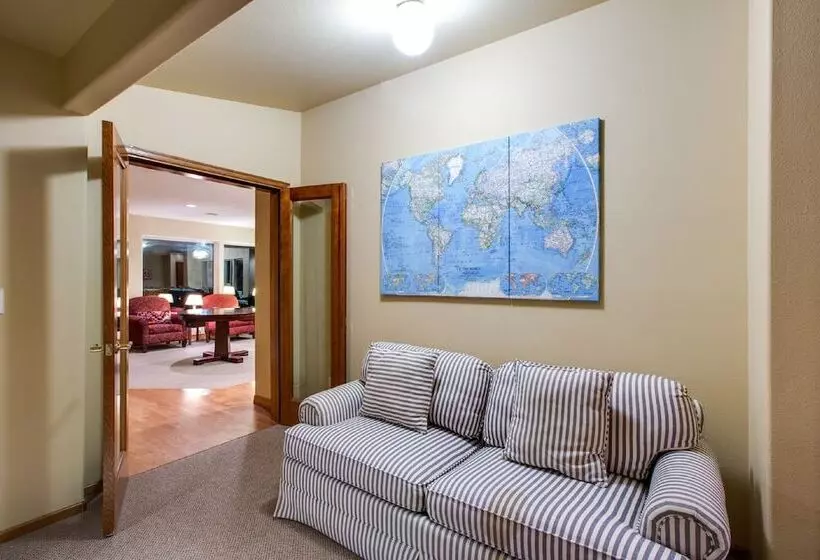 29sl   Hot Tub   Sauna   Bbq   Shuffle Board   Sleeps 11