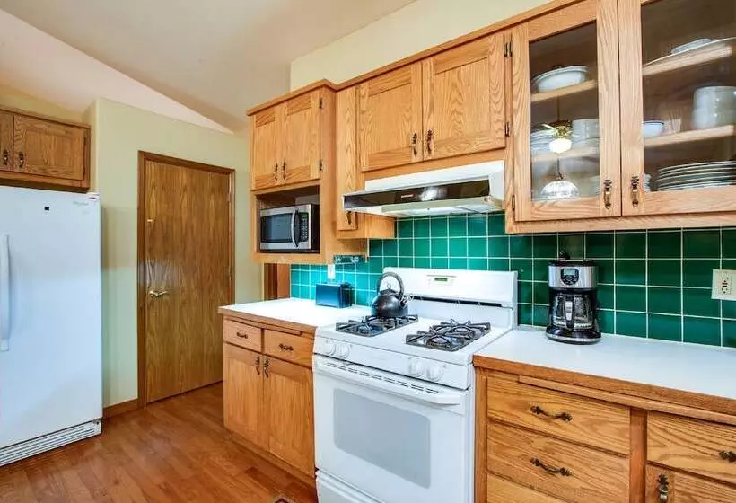 29sl   Hot Tub   Sauna   Bbq   Shuffle Board   Sleeps 11