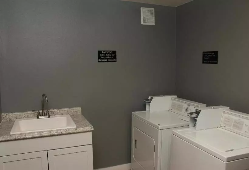 בית מלון כפרי Surestay Plus By Best Western Portland East