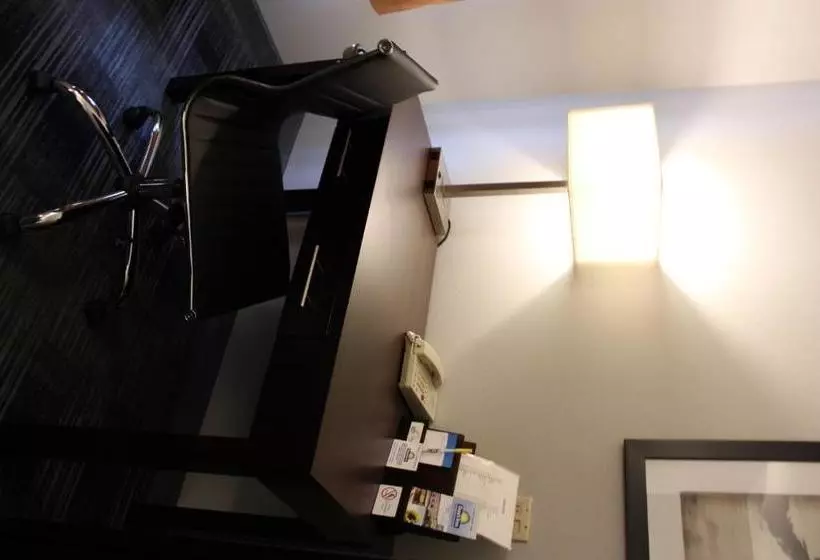 בית מלון כפרי Surestay Plus By Best Western Portland East