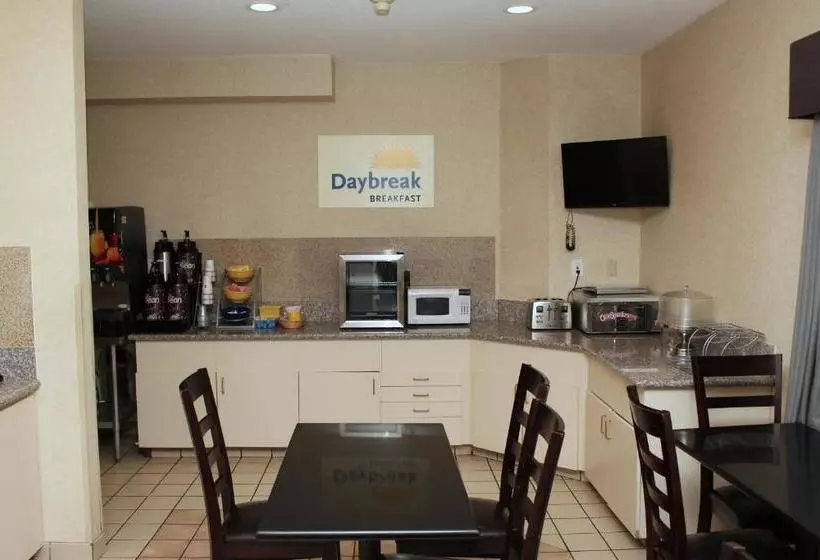 בית מלון כפרי Surestay Plus By Best Western Portland East